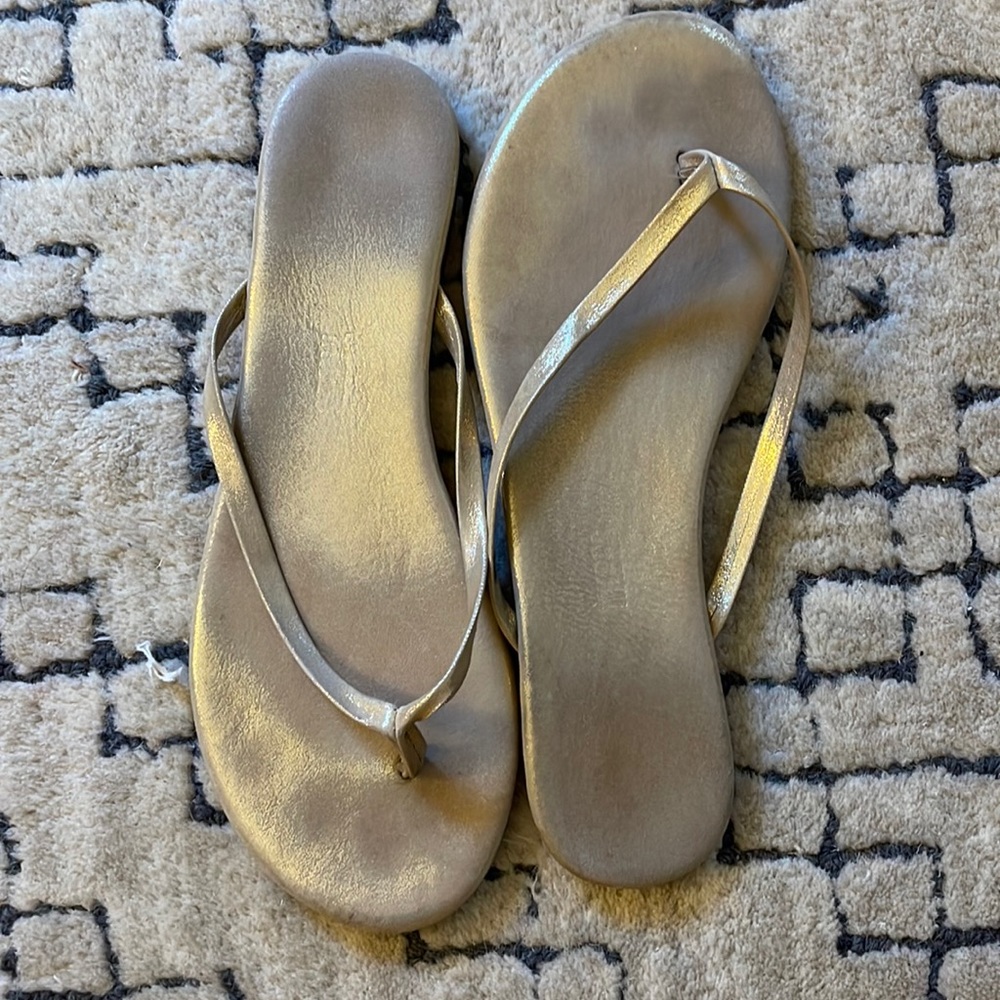 TKEEs gold flip flops